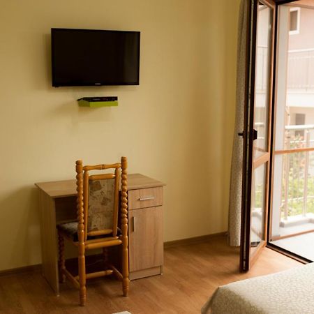 Alfa Guest Rooms With Parking Varna Exterior photo