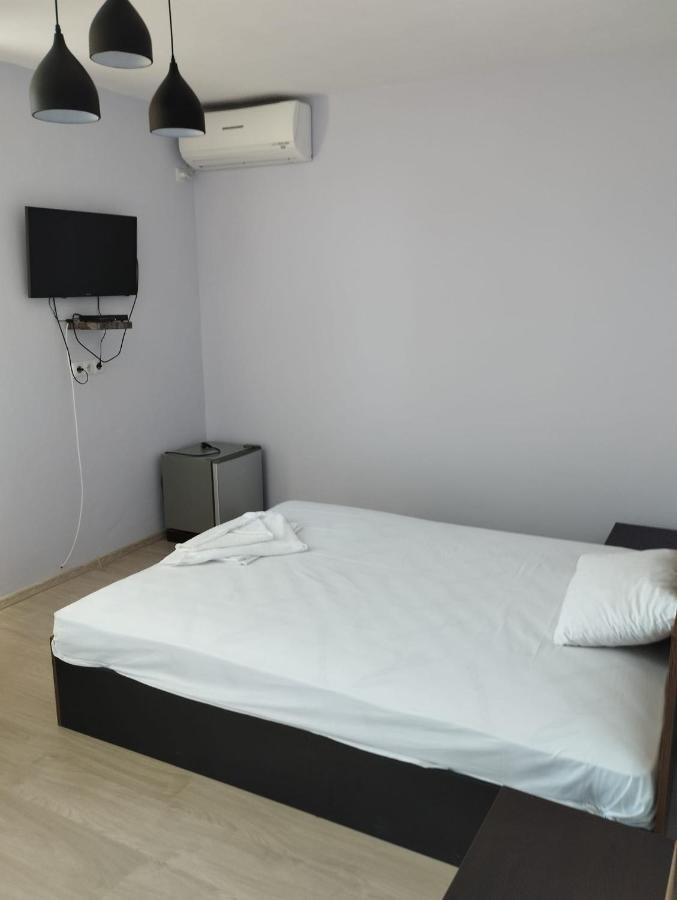 Alfa Guest Rooms With Parking Varna Exterior photo