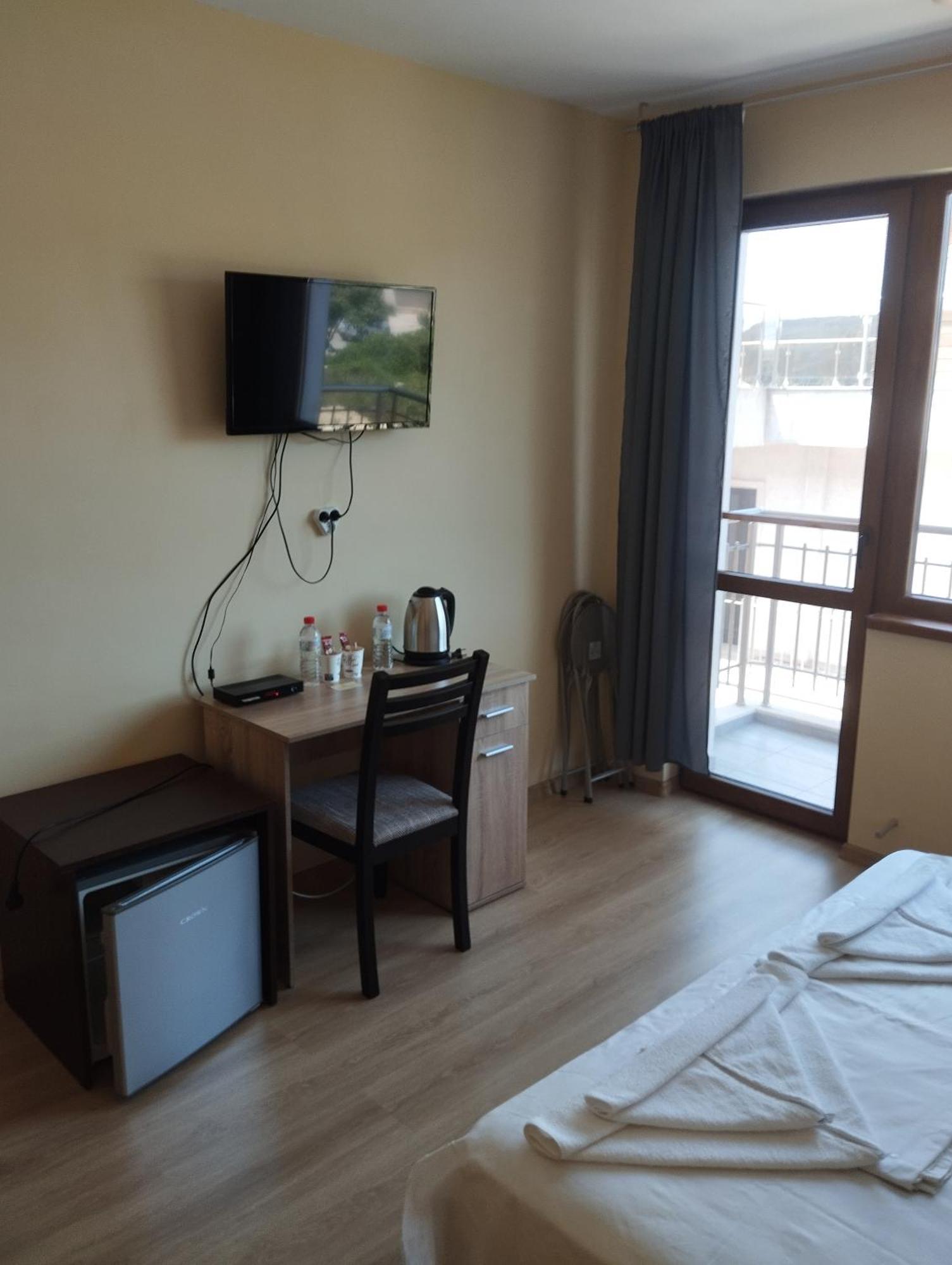 Alfa Guest Rooms With Parking Varna Exterior photo