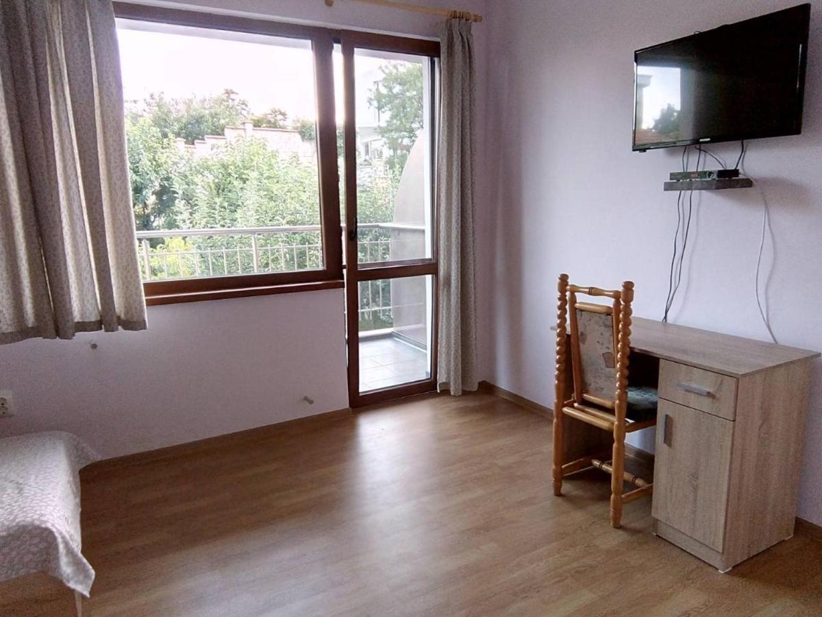 Alfa Guest Rooms With Parking Varna Exterior photo