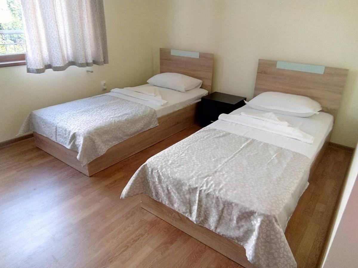 Alfa Guest Rooms With Parking Varna Exterior photo