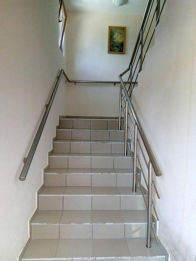 Alfa Guest Rooms With Parking Varna Exterior photo