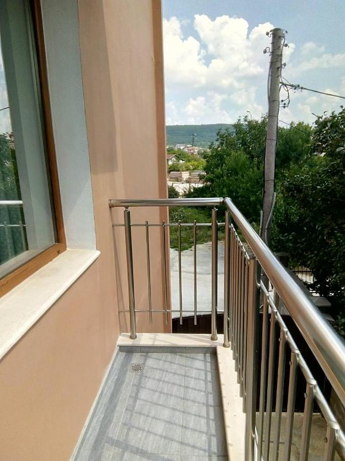 Alfa Guest Rooms With Parking Varna Exterior photo