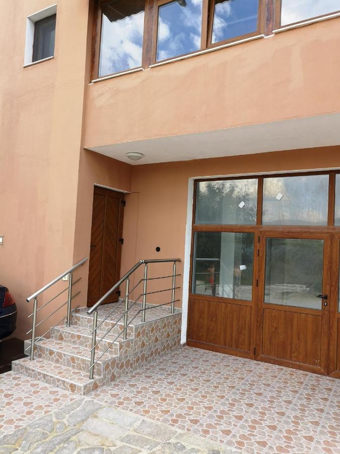Alfa Guest Rooms With Parking Varna Exterior photo