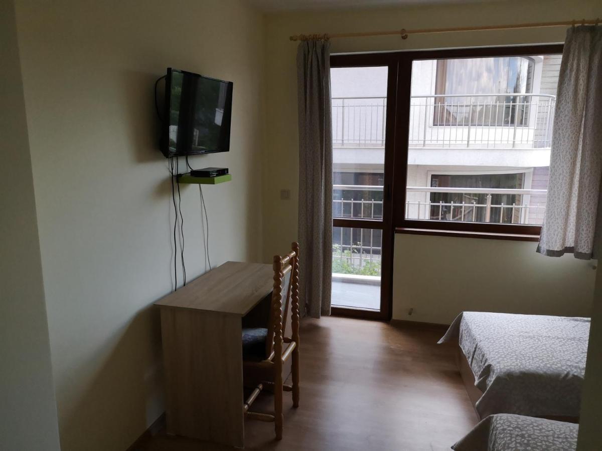 Alfa Guest Rooms With Parking Varna Exterior photo