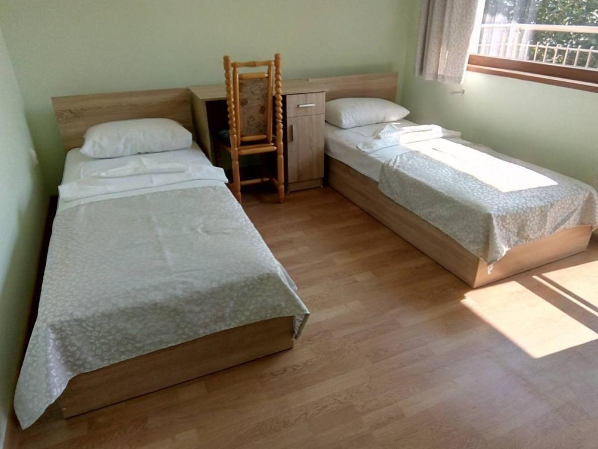 Alfa Guest Rooms With Parking Varna Exterior photo