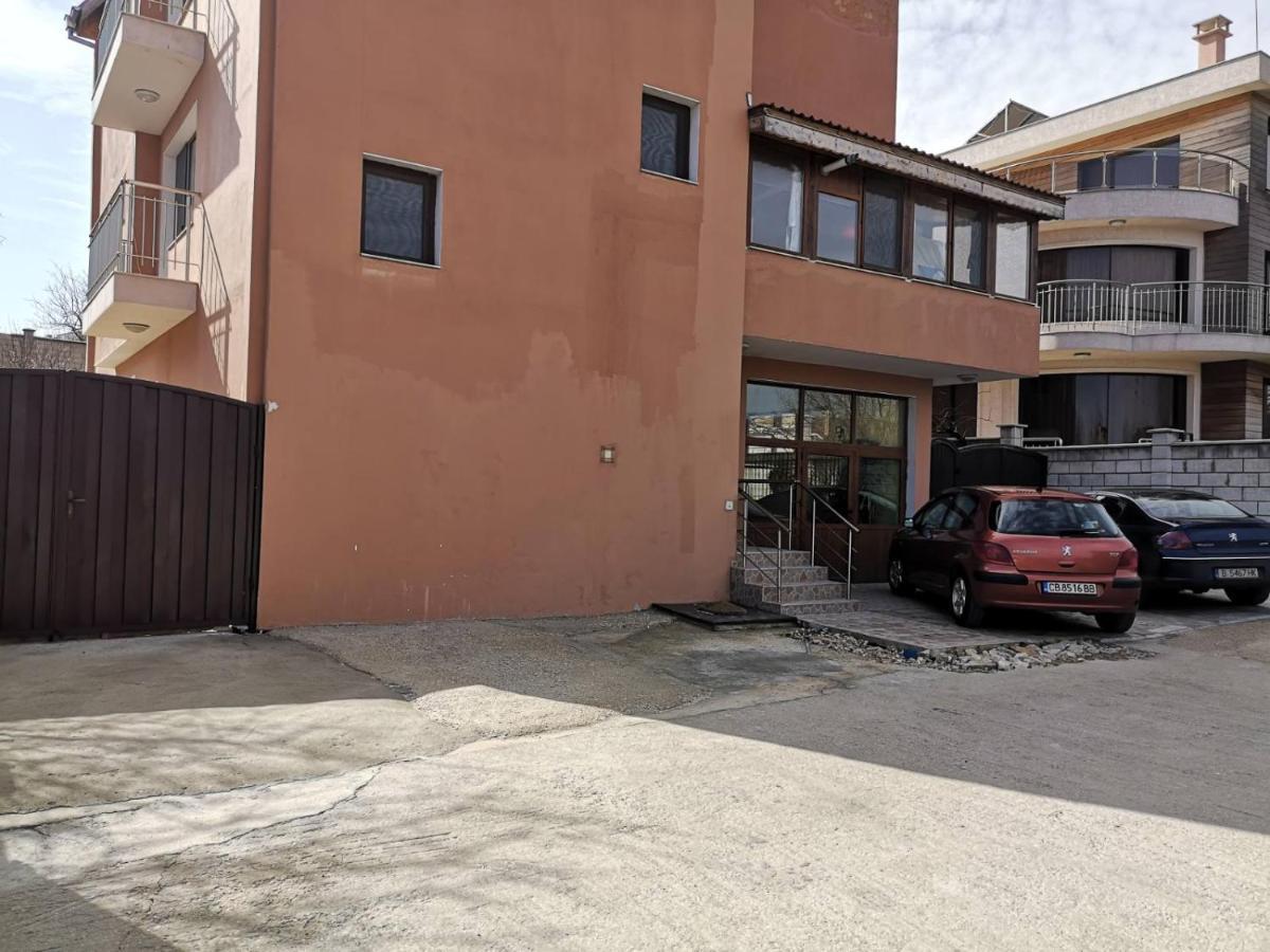 Alfa Guest Rooms With Parking Varna Exterior photo