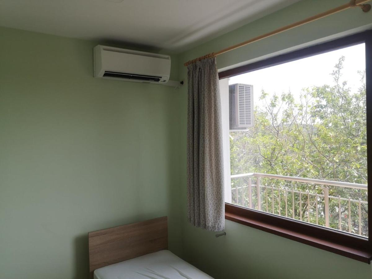 Alfa Guest Rooms With Parking Varna Exterior photo